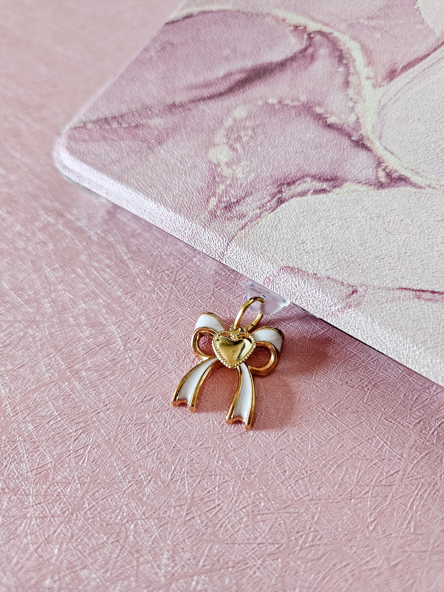 Soft Girl Bow & Heart Kindle Charm