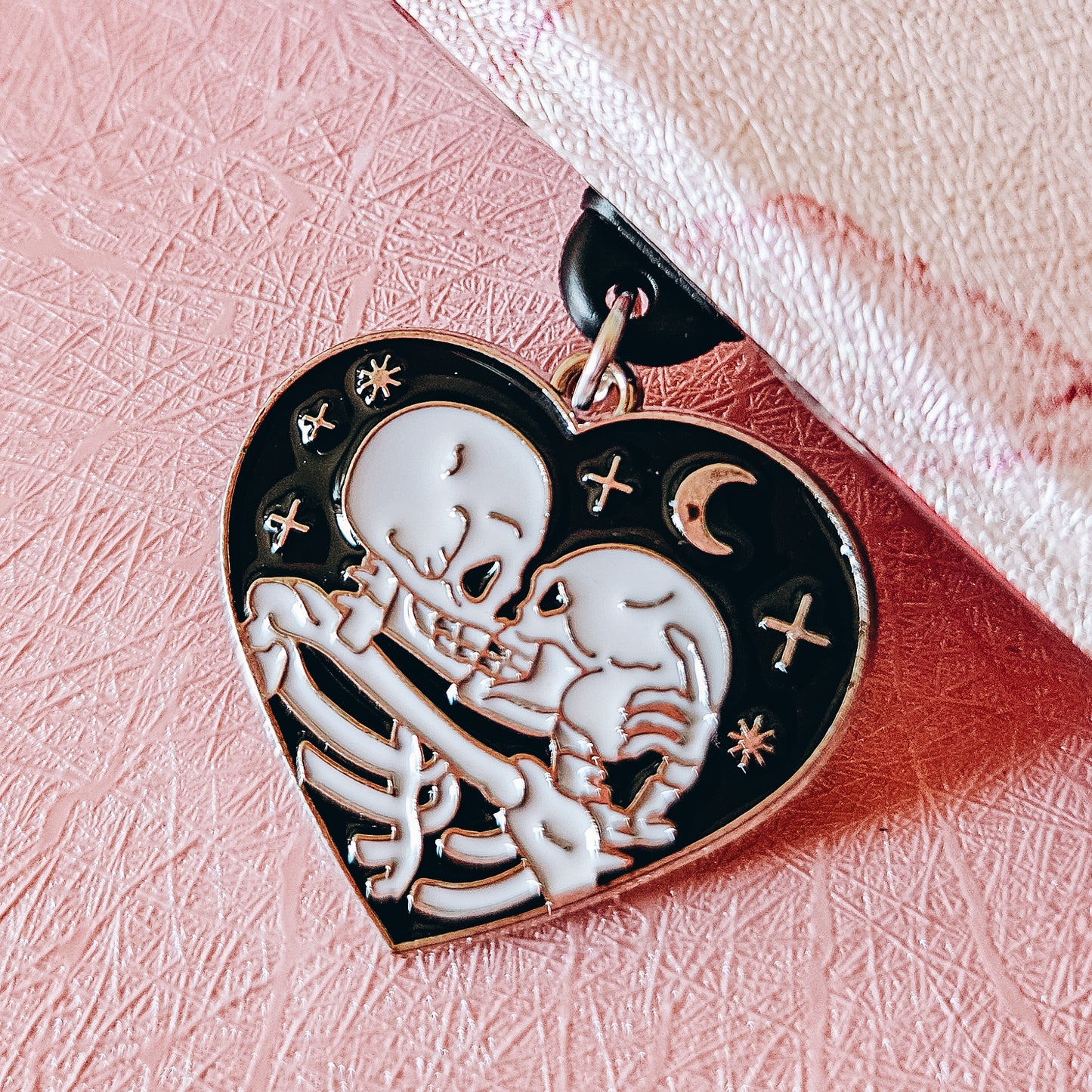 Skeleton Love Kindle Charm