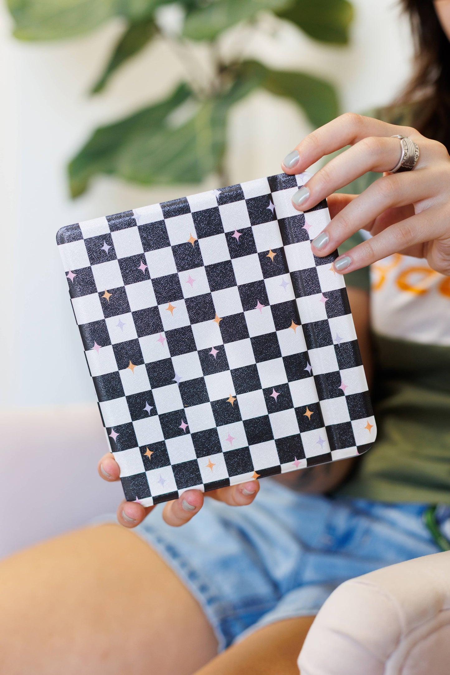 Retro Checkered Kindle Case