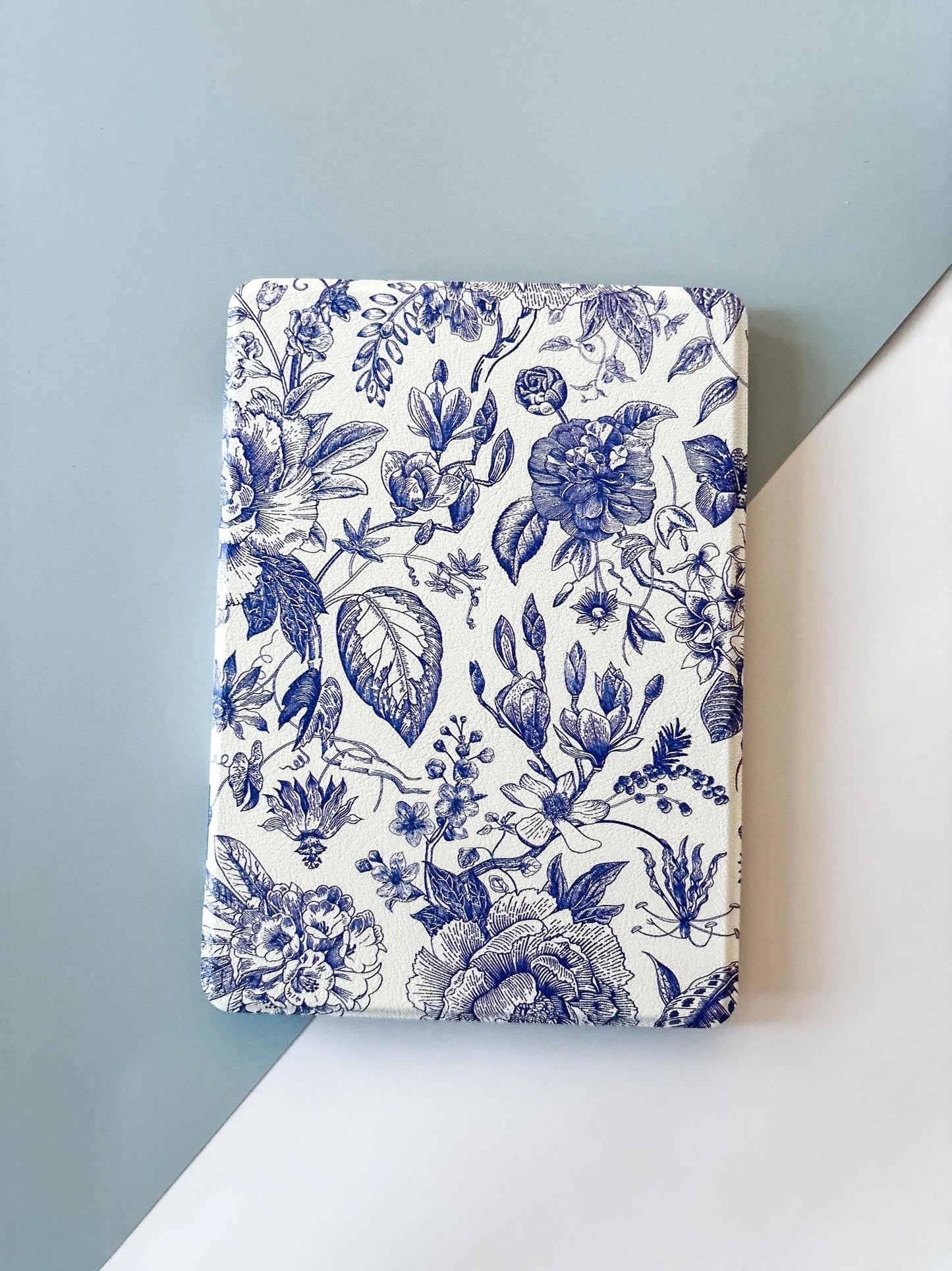 Chinoiserie Paperwhite Kindle Case with Clear Back