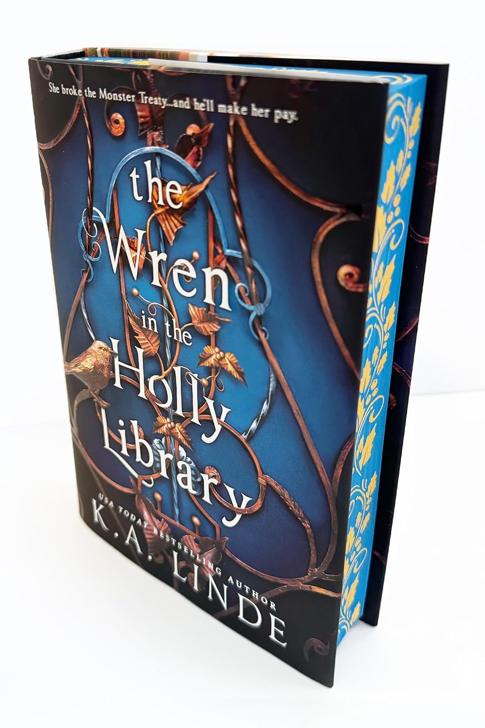 THE WREN IN THE HOLLY LIBRARY (DELUXE EDITION) by K. A. LINDE